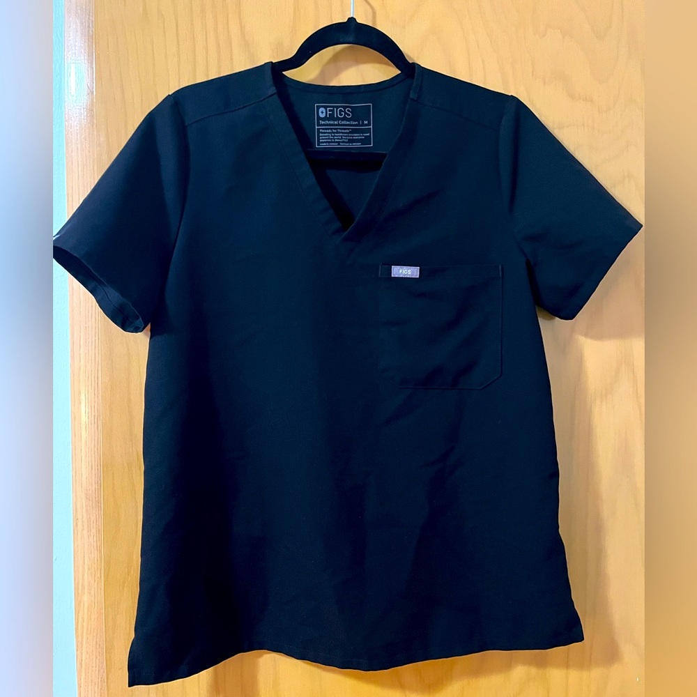 Figs. Women’s Black one pocket Catarina Scrub top. Size:Medium.